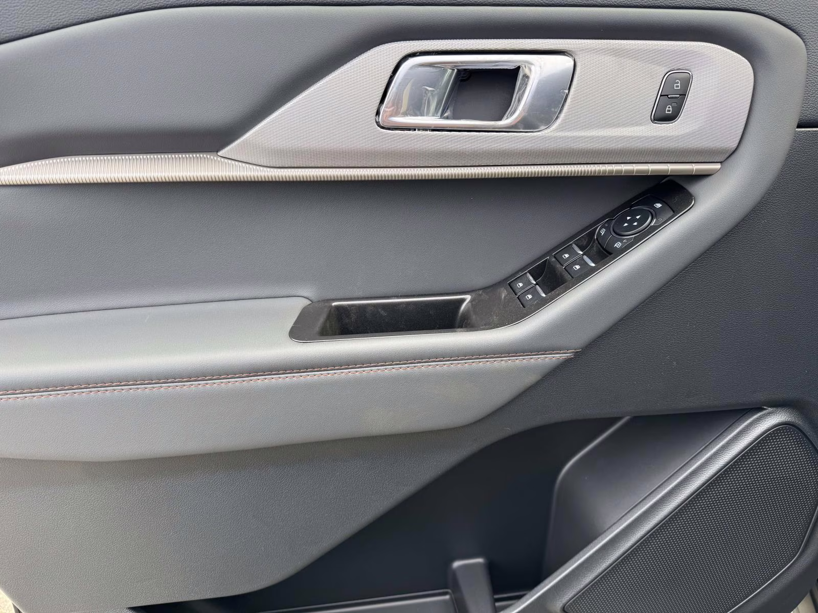 2026 Agate Black Metallic Ford Explorer Active w/200A Pkg 4WD 4X4 SUV