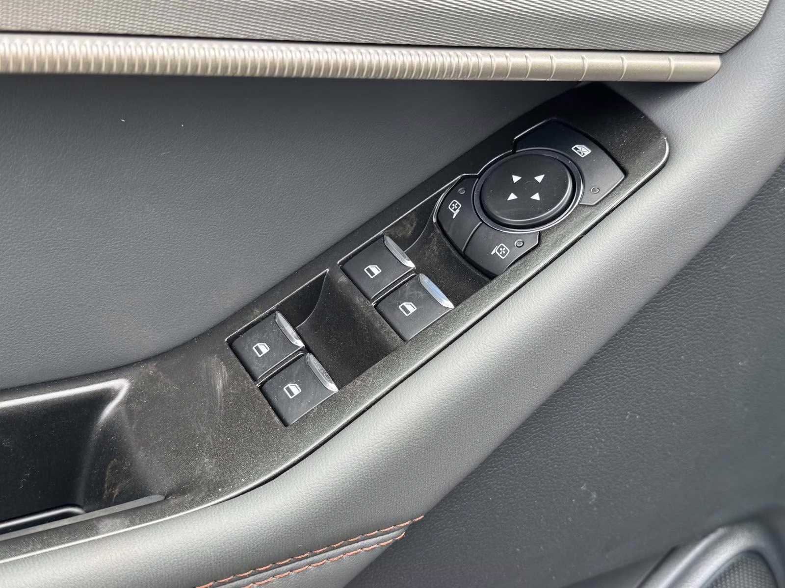 2026 Agate Black Metallic Ford Explorer Active w/200A Pkg 4WD 4X4 SUV