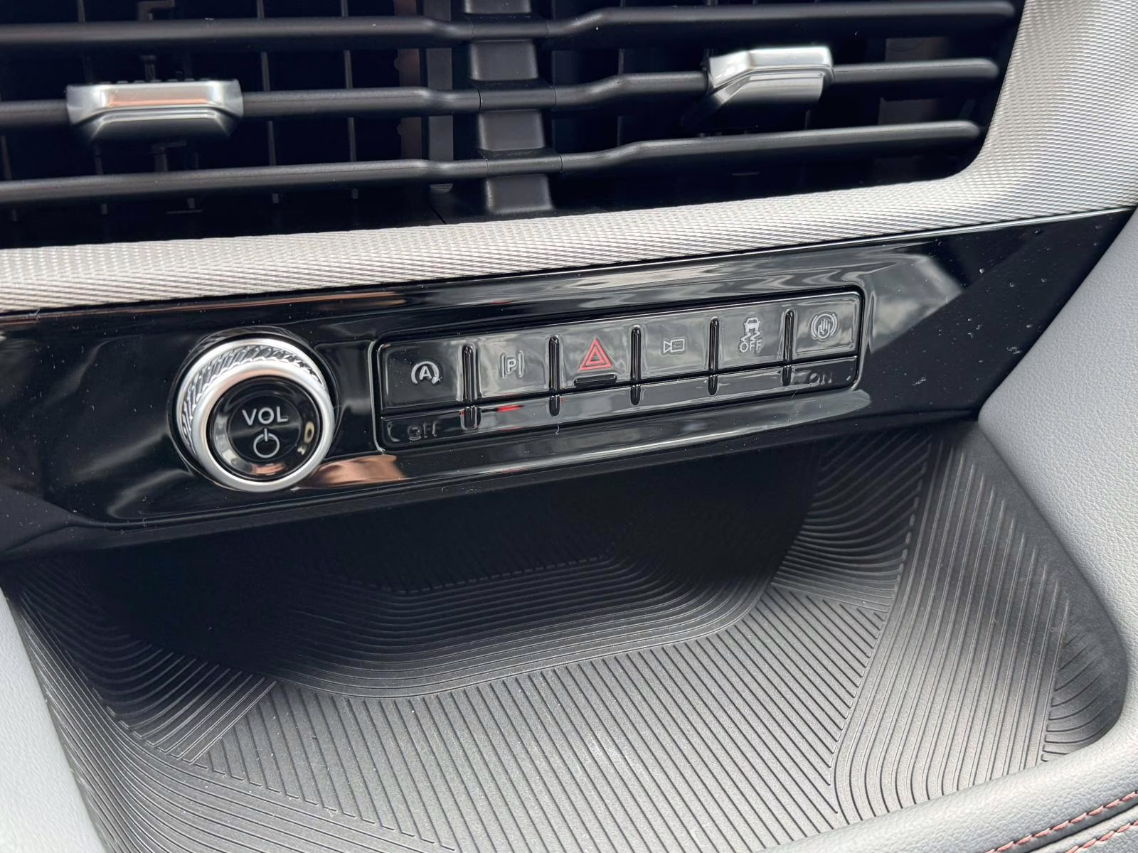 2026 Agate Black Metallic Ford Explorer Active w/200A Pkg 4WD 4X4 SUV