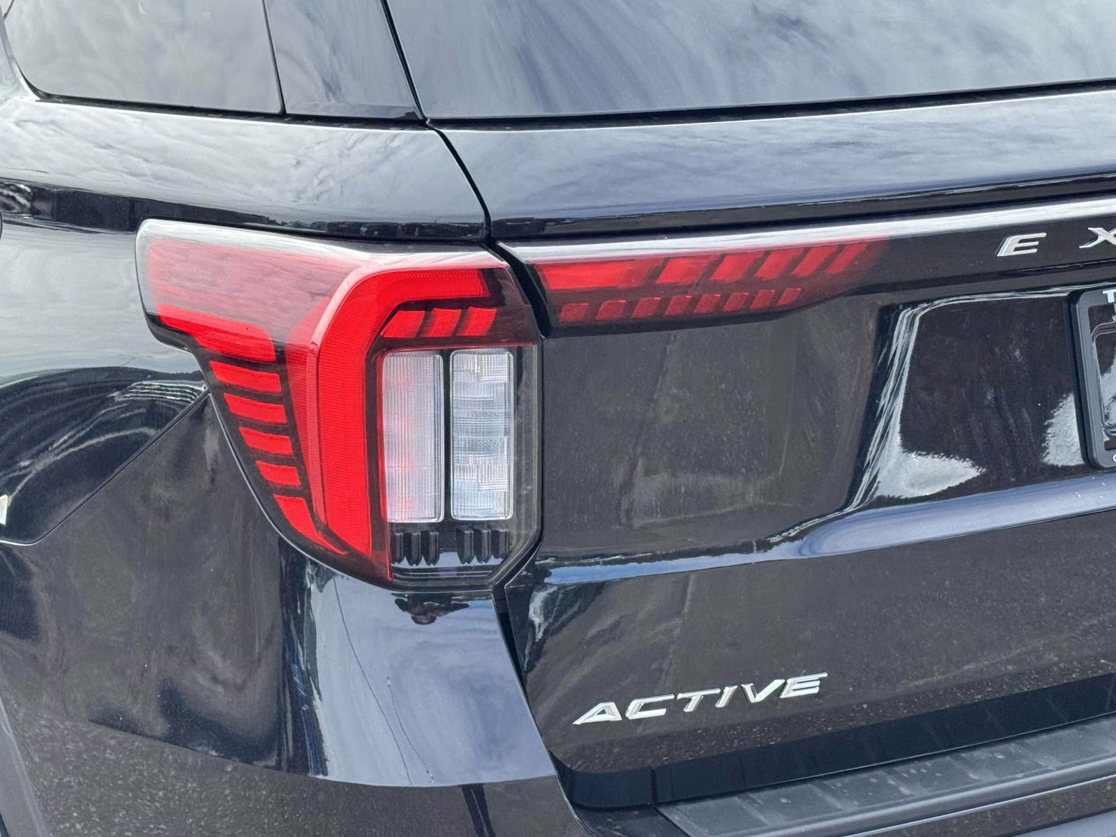 2026 Agate Black Metallic Ford Explorer Active w/200A Pkg 4WD 4X4 SUV