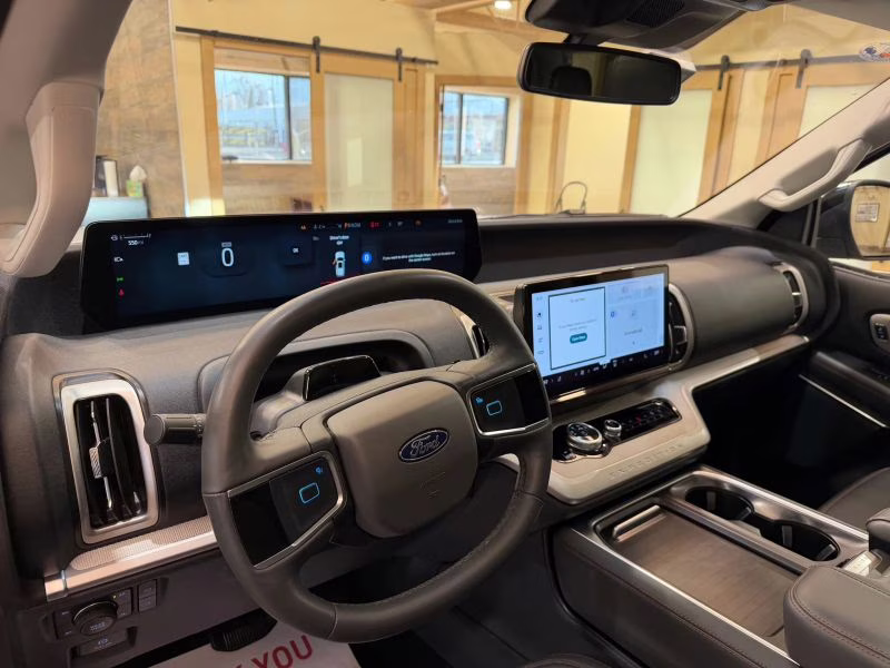 2025 White Ford Expedition Max Active Sport Utility 4D 4X4 SUV