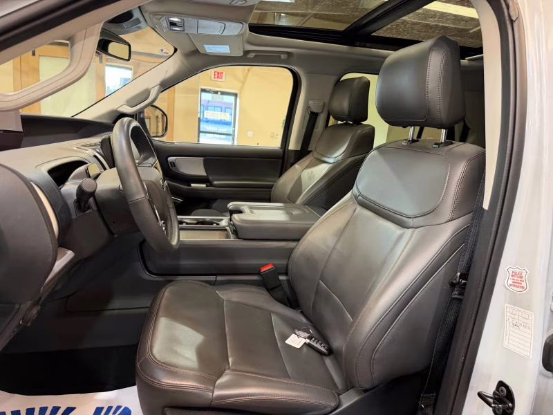 2025 White Ford Expedition Max Active Sport Utility 4D 4X4 SUV