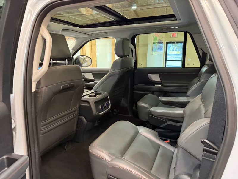 2025 White Ford Expedition Max Active Sport Utility 4D 4X4 SUV
