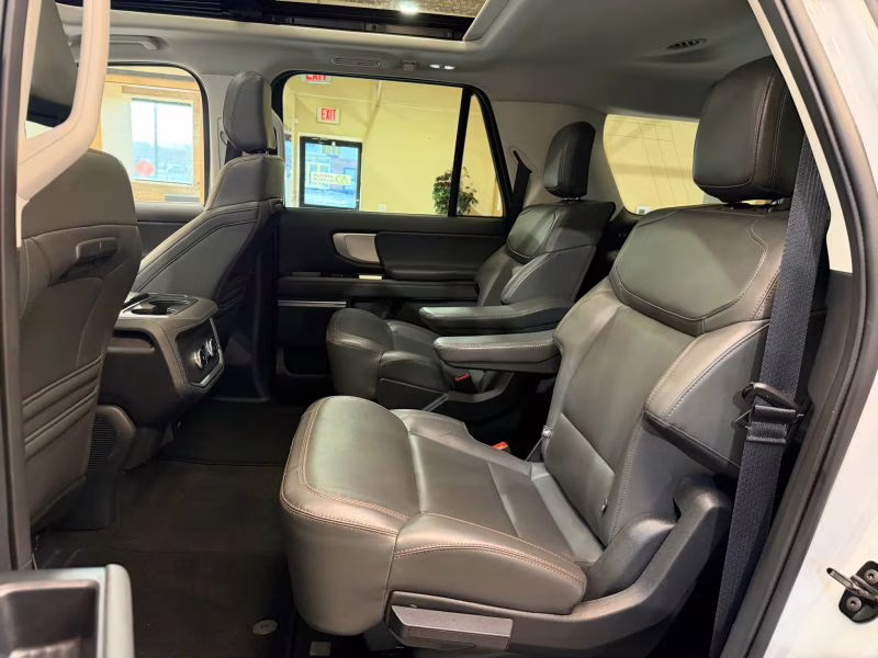 2025 White Ford Expedition Max Active Sport Utility 4D 4X4 SUV