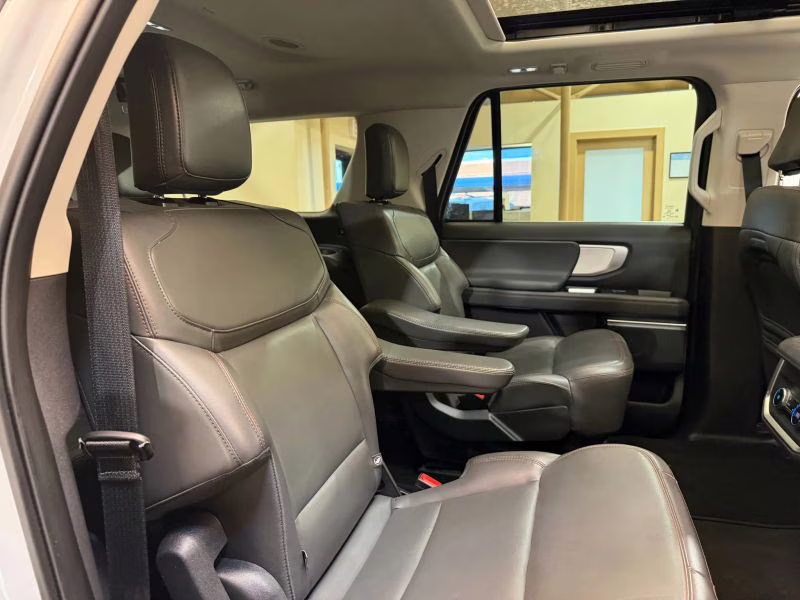 2025 White Ford Expedition Max Active Sport Utility 4D 4X4 SUV