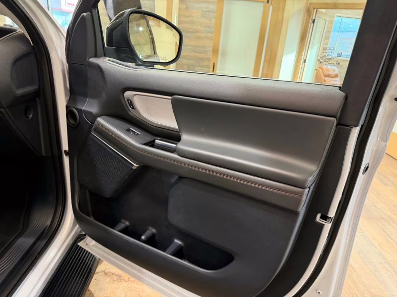 2025 White Ford Expedition Max Active Sport Utility 4D 4X4 SUV