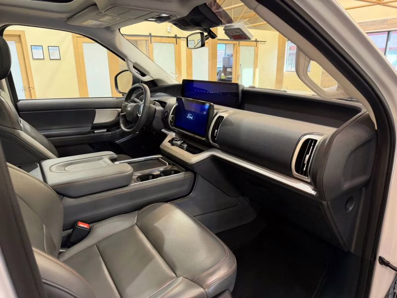 2025 White Ford Expedition Max Active Sport Utility 4D 4X4 SUV
