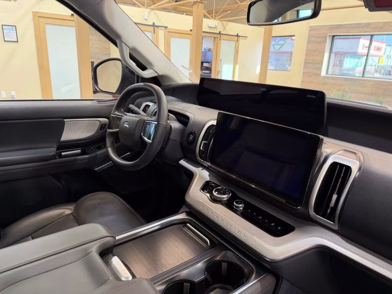 2025 White Ford Expedition Max Active Sport Utility 4D 4X4 SUV