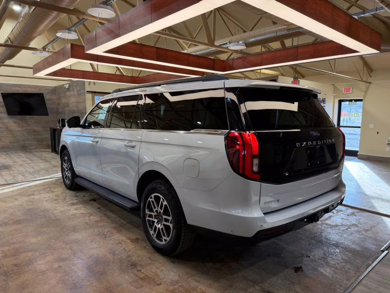 2025 White Ford Expedition Max Active Sport Utility 4D 4X4 SUV