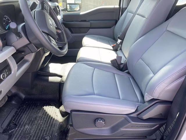 2026 Oxford White Ford Super Duty F-350 DRW XL 4X4 Truck