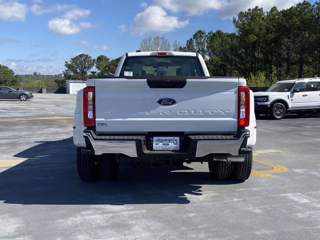 2026 Oxford White Ford Super Duty F-350 DRW XL 4X4 Truck