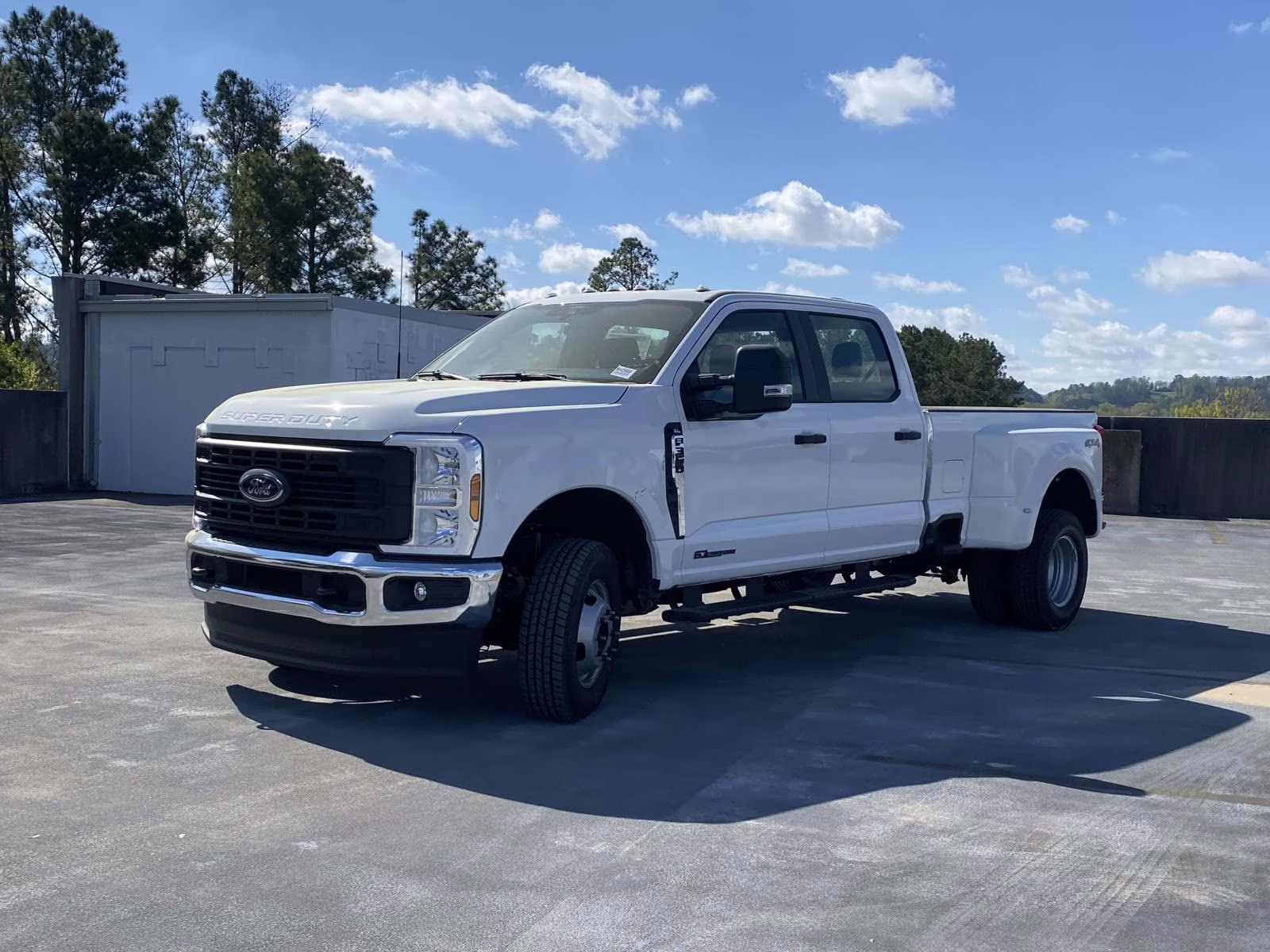 2026 Oxford White Ford Super Duty F-350 DRW XL 4X4 Truck