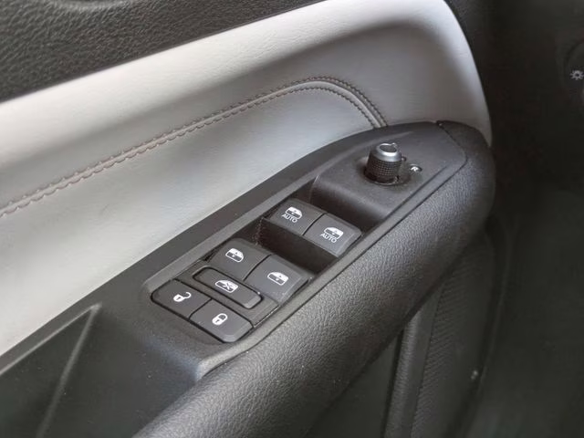 2023 Redline Pearlcoat Jeep Compass Limited 4X4 SUV