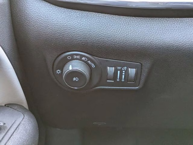 2023 Redline Pearlcoat Jeep Compass Limited 4X4 SUV