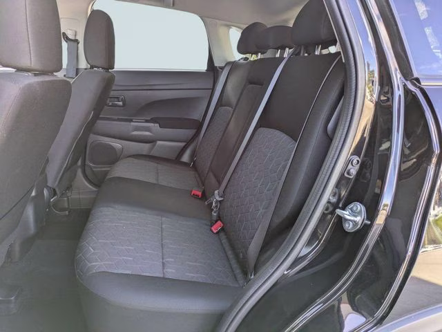 2025 Labrador Black Pearl Mitsubishi Outlander Sport 2.0 ES 4X4 SUV