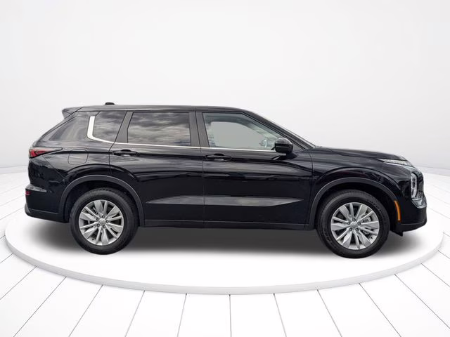 2026 Labrador Black Pearl Mitsubishi Outlander ES FWD SUV