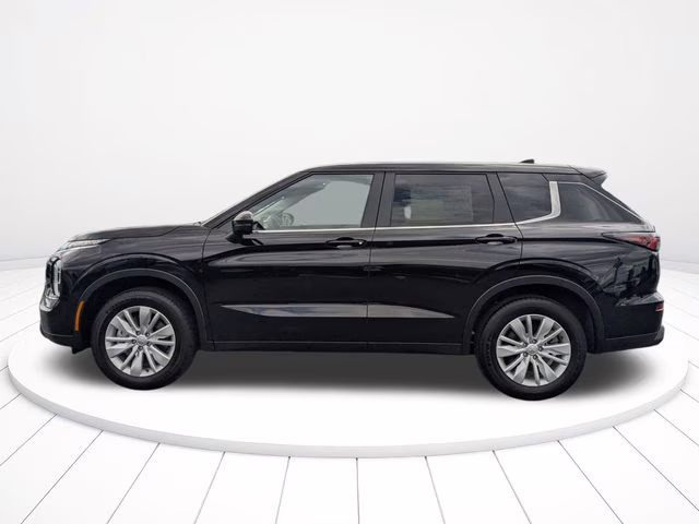 2026 Labrador Black Pearl Mitsubishi Outlander ES FWD SUV