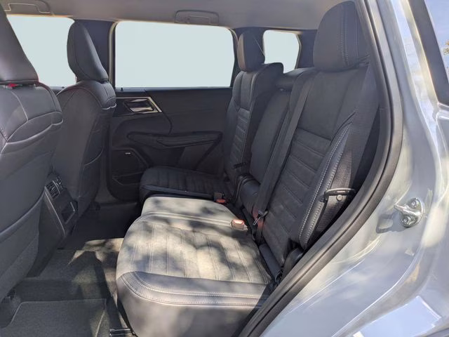 2026 Moonstone Gray Metallic Mitsubishi Outlander SE FWD SUV