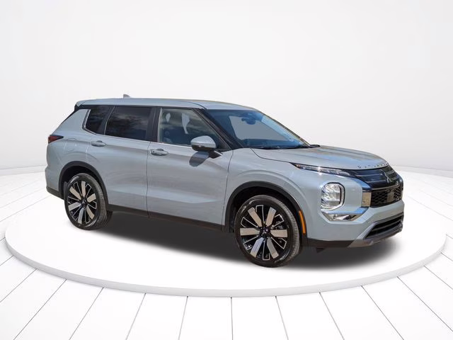 2026 Moonstone Gray Metallic Mitsubishi Outlander SE FWD SUV
