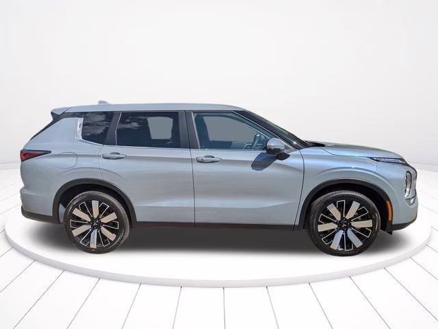 2026 Moonstone Gray Metallic Mitsubishi Outlander SE FWD SUV