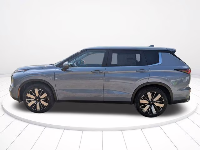 2026 Moonstone Gray Metallic Mitsubishi Outlander SE FWD SUV
