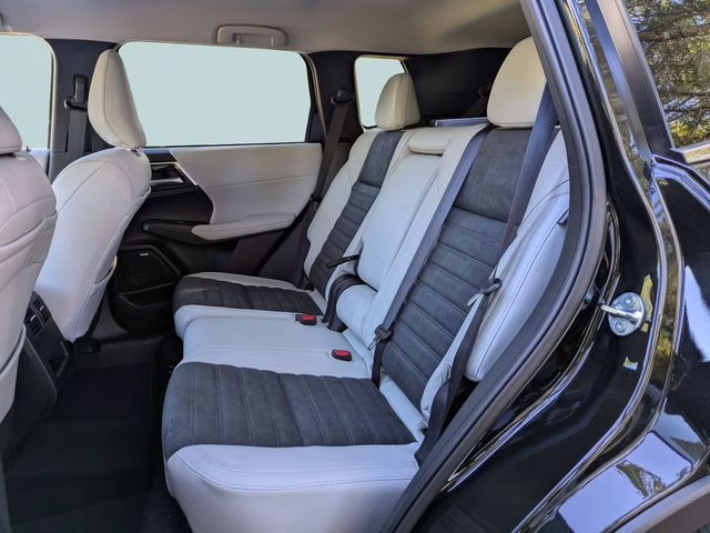 2026 Black Diamond Mitsubishi Outlander SE FWD SUV