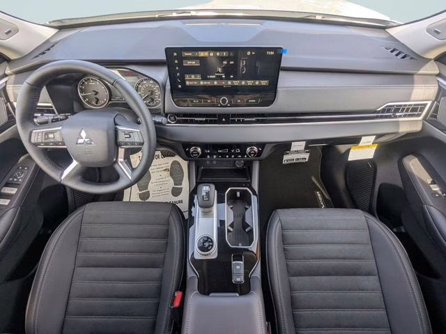 2026 Moonstone Gray Metallic Mitsubishi Outlander SE FWD SUV