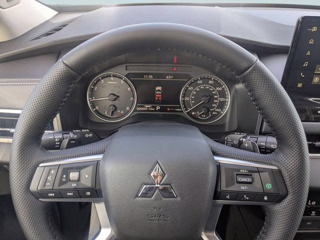 2026 Moonstone Gray Metallic Mitsubishi Outlander SE FWD SUV