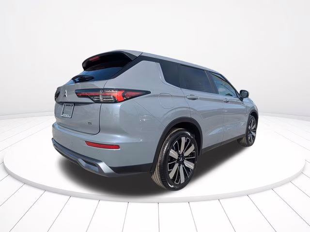 2026 Moonstone Gray Metallic Mitsubishi Outlander SE FWD SUV