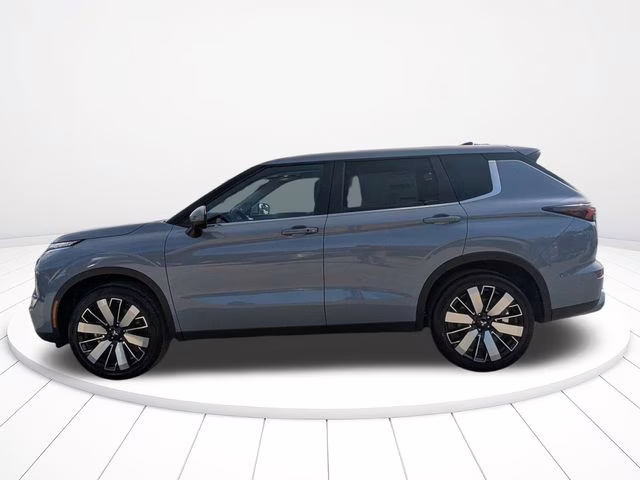 2026 Moonstone Gray Metallic Mitsubishi Outlander SE FWD SUV