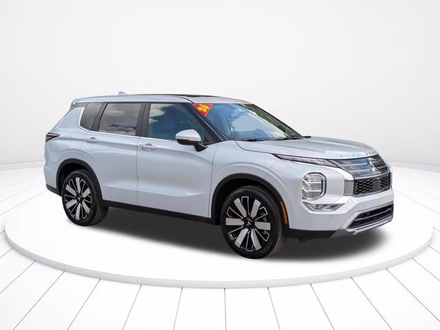 2026 White Diamond Mitsubishi Outlander SE FWD SUV
