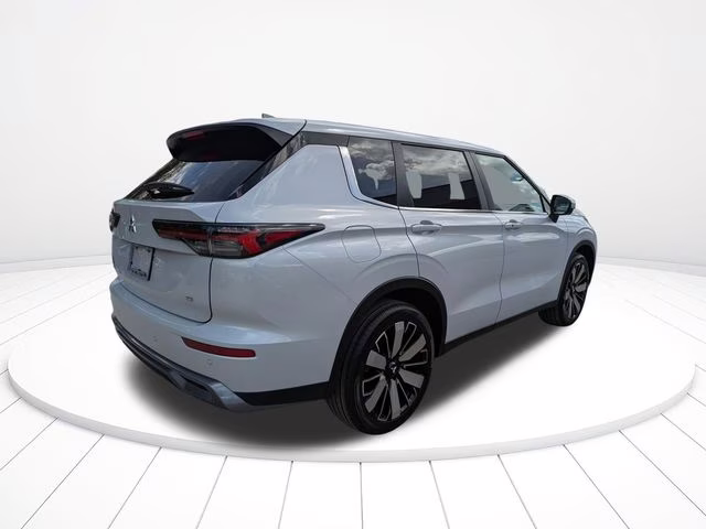 2026 White Diamond Mitsubishi Outlander SE FWD SUV
