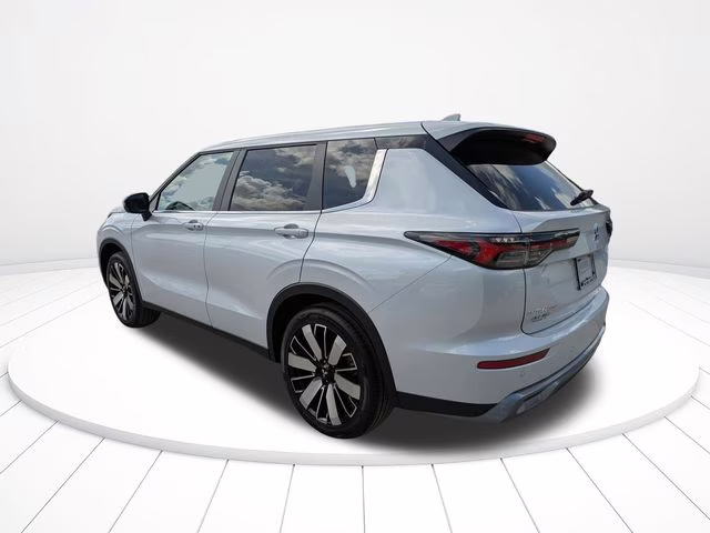 2026 White Diamond Mitsubishi Outlander SE FWD SUV