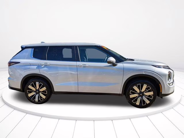 2026 White Diamond Mitsubishi Outlander SE FWD SUV