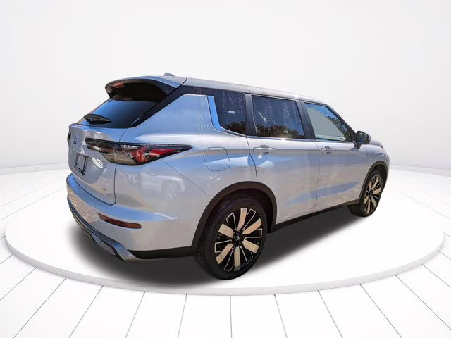 2026 White Diamond Mitsubishi Outlander SE FWD SUV