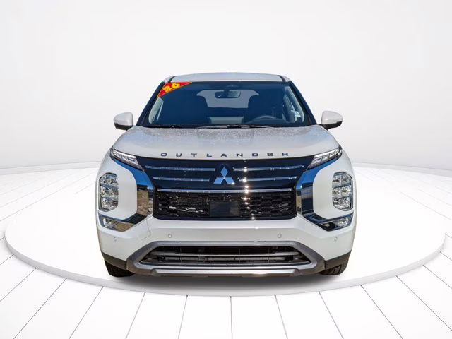 2026 White Diamond Mitsubishi Outlander SE FWD SUV