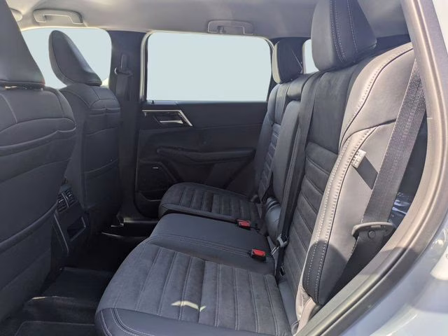2026 Moonstone Gray Metallic Mitsubishi Outlander SE FWD SUV