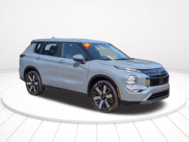2026 Moonstone Gray Metallic Mitsubishi Outlander SE FWD SUV