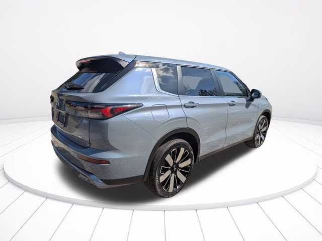 2026 Moonstone Gray Metallic Mitsubishi Outlander SE FWD SUV