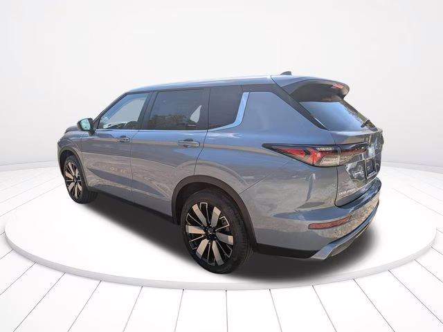 2026 Moonstone Gray Metallic Mitsubishi Outlander SE FWD SUV