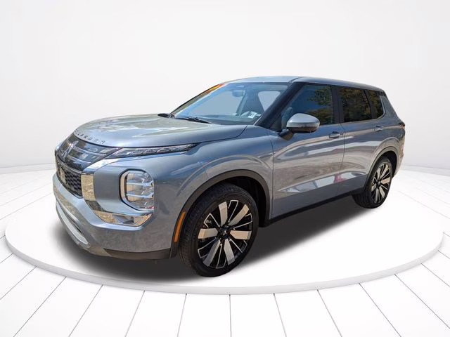 2026 Moonstone Gray Metallic Mitsubishi Outlander SE FWD SUV