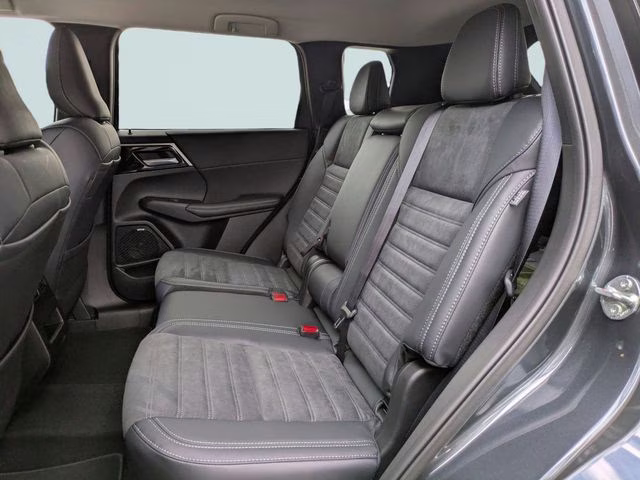 2026 Graphite Gray Mitsubishi Outlander SE FWD SUV