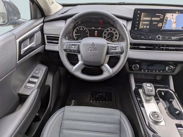 2026 Graphite Gray Mitsubishi Outlander SE FWD SUV