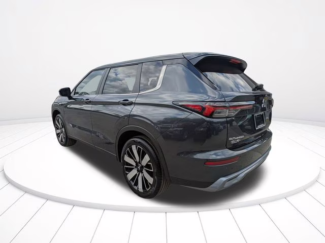 2026 Graphite Gray Mitsubishi Outlander SE FWD SUV