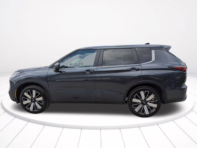 2026 Graphite Gray Mitsubishi Outlander SE FWD SUV