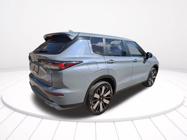 2026 Moonstone Gray Metallic Mitsubishi Outlander SE FWD SUV