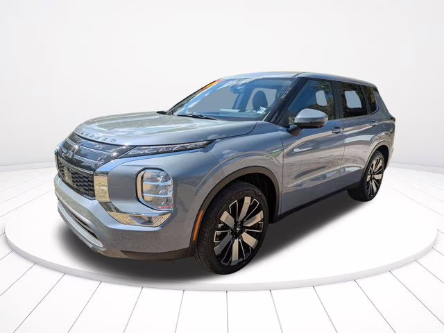 2026 Moonstone Gray Metallic Mitsubishi Outlander SE FWD SUV