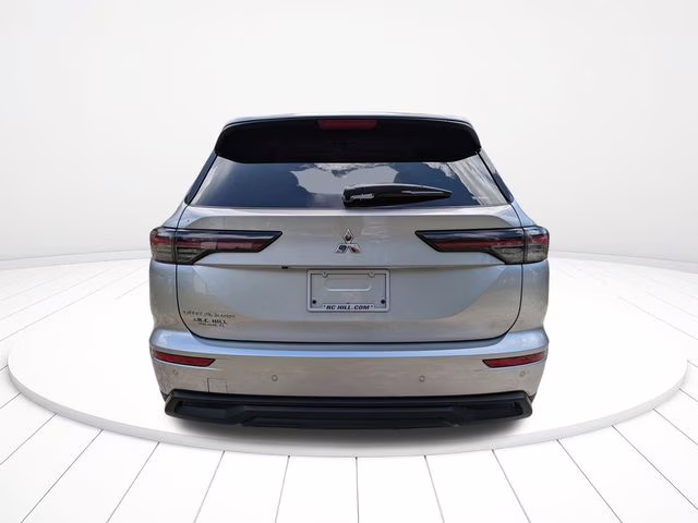2026 Alloy Silver Metallic Mitsubishi Outlander ES AWD SUV