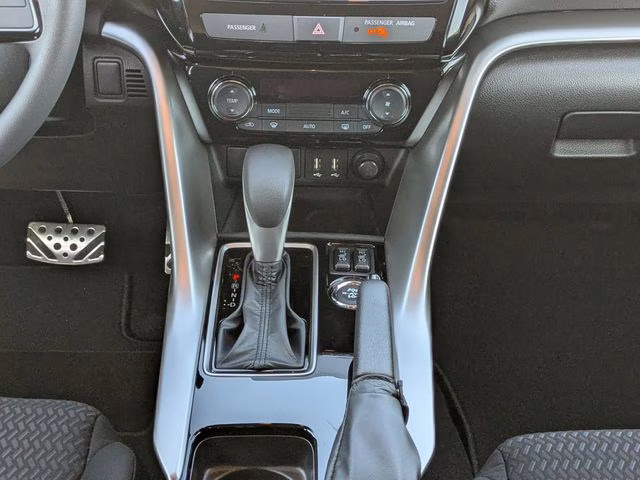 2026 Alloy Silver Metallic Mitsubishi Eclipse Cross LE 4X4 SUV