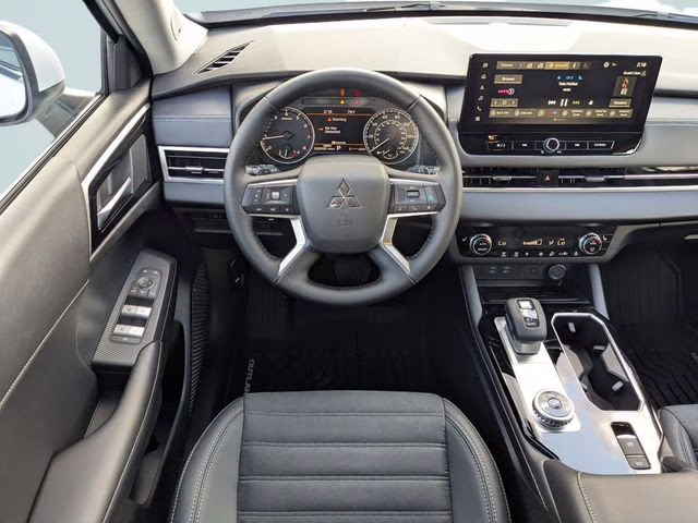 2026 White Diamond Mitsubishi Outlander SE FWD SUV